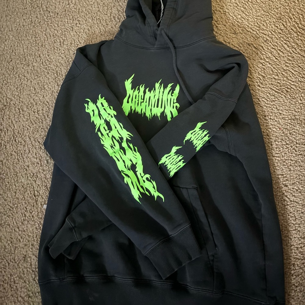 Black and green hoodie that says dreaming on it